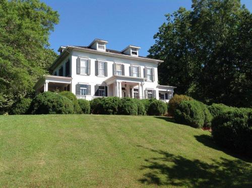Anniston Bed & Breakfast | Springwood Inn