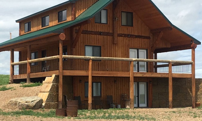 Newell Cabin | Spur Creek Lodge on the prairie - Buffalo and longhorns