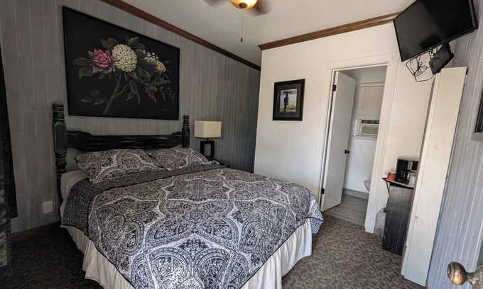 Squaw Valley Cabin | Squaw Valley Motel Room #4