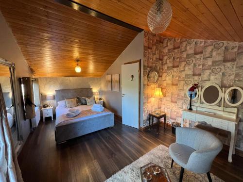 Storwood Apartment | Squirrel Lodge at Owlet Hideaway - with Hot Tub, Near York