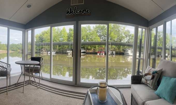 Bainbridge Boat Rental | SS MINNOW n55' Houseboat on the Flint River, a floating oasis!