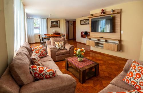 Jose Luis Bustamante y Rivero Apartment | SSAMANA MARÍA APARTMENT 202