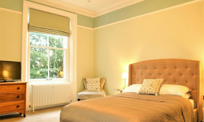 St Albans Hotel | St. Alban (Standard King Room with Shower En-suite and Cathedral View)