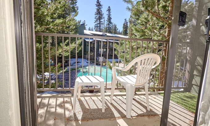 Mammoth Lakes Condo | St. Anton Courtyard View Ski-in/out 1-bedroom Condo