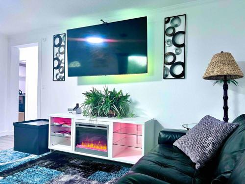 St. Augustine South House | St Augustine Home 3 bdr PetFriendly Fully Fenced Backyard