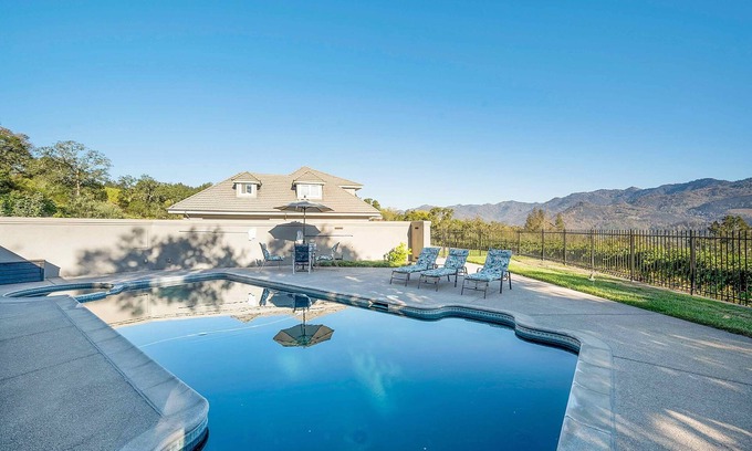 St. Helena House | St Helena Vineyard Estate Overlooking Napa Valley w/Pool and Spa