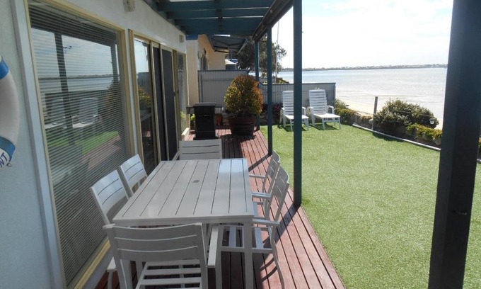 Melville House | St Helens Beachfront - Absolute Beachfront
