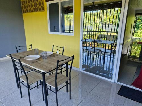 Les Hattes Apartment | ST-Laurent Haut de Balate Confort