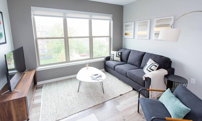 DeBaliviere Place Apartment | St Louis Designer 2BD 2BA Forest Park Apartment