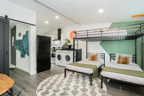 Beverly Green Apartment | St Louis Hideaway Private Modern Comfort Near Strip