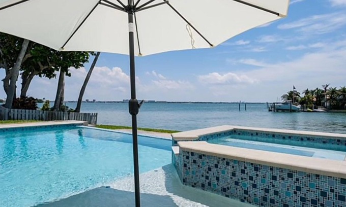 Belle Vista House | St Pete Beach Belle Vista 3bd 4ba Waterfront Pool