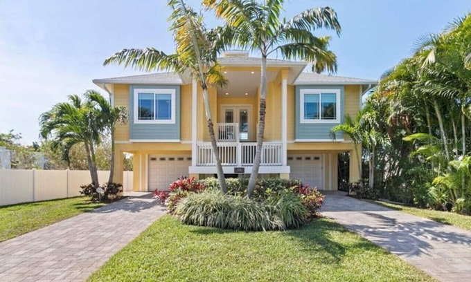 Belle Vista House | St. Pete Beach Executive Waterfront Retreat