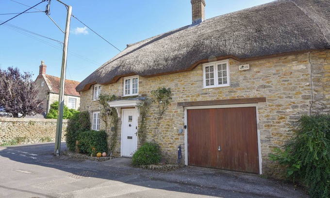 Bridport Cottage | STABLE COTTAGE, family friendly, with a garden in Burton Bradstock