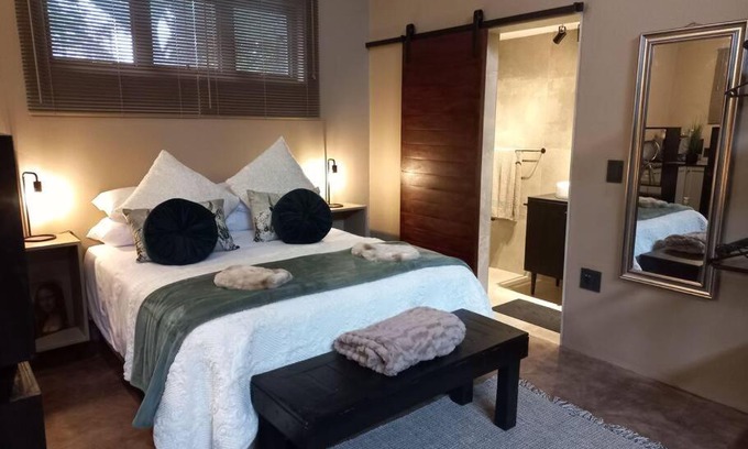 Hillcrest Apartment | Stacey's Cornerstone Studio Apartment