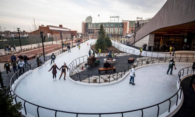 Green Bay House | Stadium 2.9 Miles-{Unique}-KING BED Loft Area 1.5 BATHROOMS Plus Office