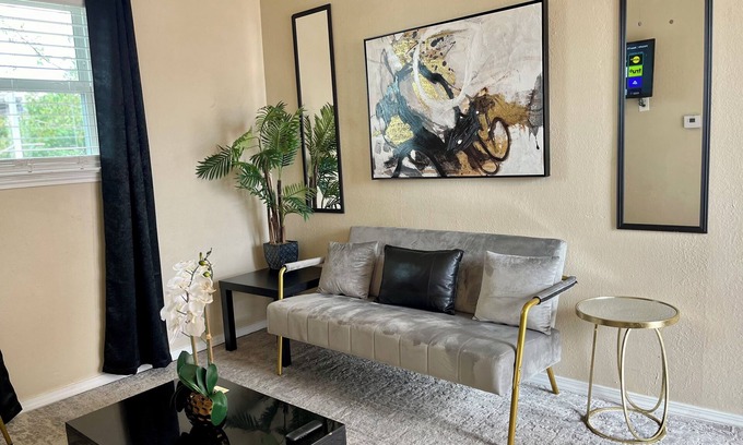 South Arlington Apartment | Stadium Suite: 3 miles from AT&T & Globe Life Stadium