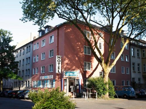 Ruettenscheid Hotel | Stadt-gut-Hotel Rheinischer Hof