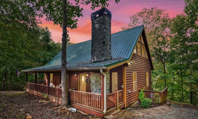 Ranger Cabin | 'Stairway to Heaven' Cabin on Talking Rock Creek!