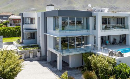 Onrus House | Stamford on Sea by Top Destinations Rentals