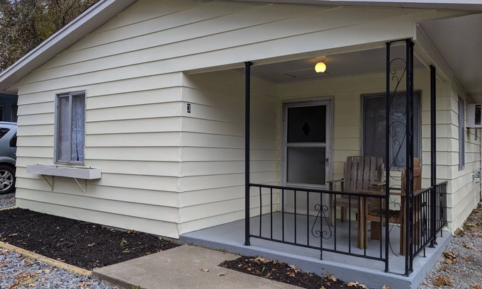 Cadiz Cabin | Stand alone cabin, sanitized, full kitchen.