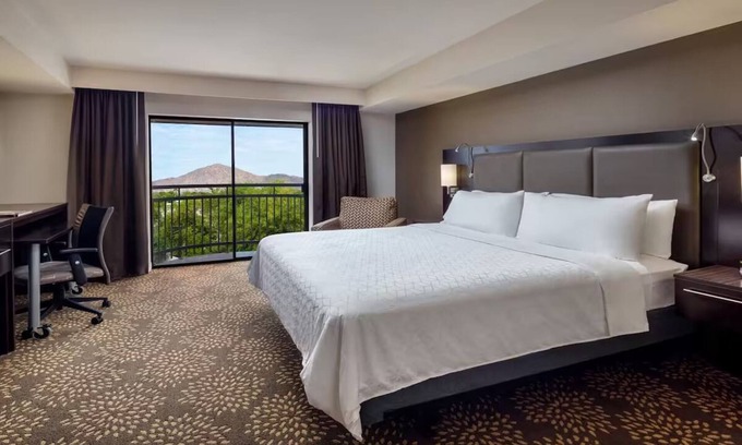 Camelback East Hotel | Standard King at Holiday Inn & Suites Airport North - Pool and Outdoor Dining