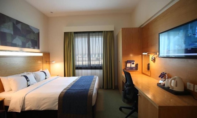 Garhoud Apartment | Standard Room Near Dxb Airport with Free Breakfast