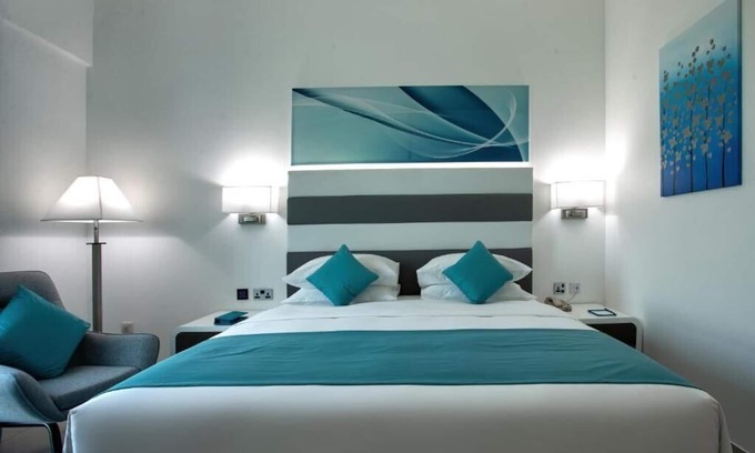 Al Muraqqabat House | Standard Room Near Union Metro Deira Ab