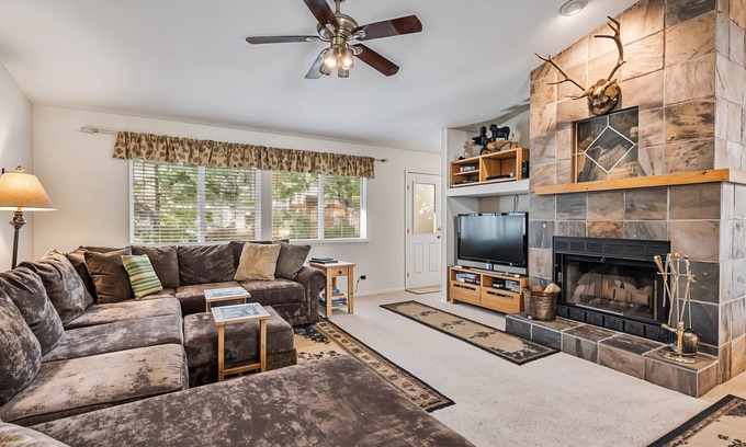 Groveland House | Star of the Mountain - The Star of Your Vacation by Yosemite Region Resorts