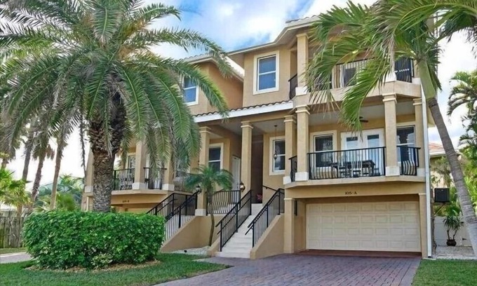 Bradenton Beach Villa | Starfish East- Beautiful Villa private pool and a few steps to the beach