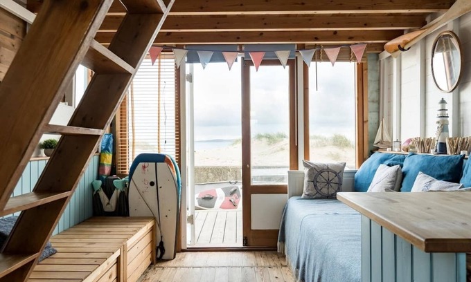 Hengistbury Head Apartment | Stargaze from a beach hut on the Mudeford Sandbank