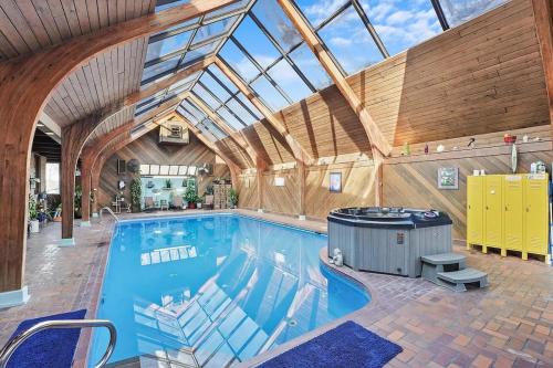 Ottawa Villa | Starved Rock Pool House