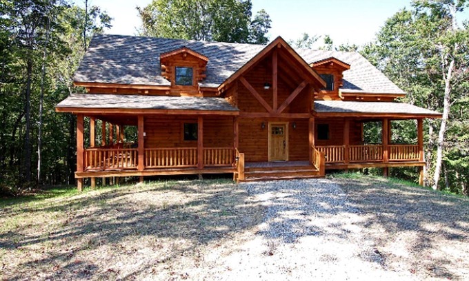 Logan Cabin | Stately Log Cabin with a Hot Tub Perfect for a Weekend Getaway near Columbus, Ohio