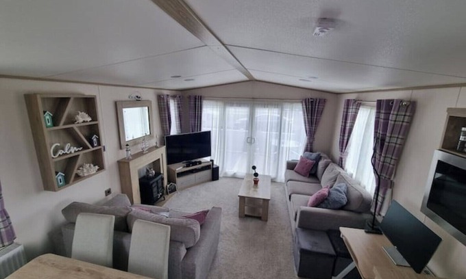 Felixstowe House | Static Caravan next to the Beach & Nature Reserve