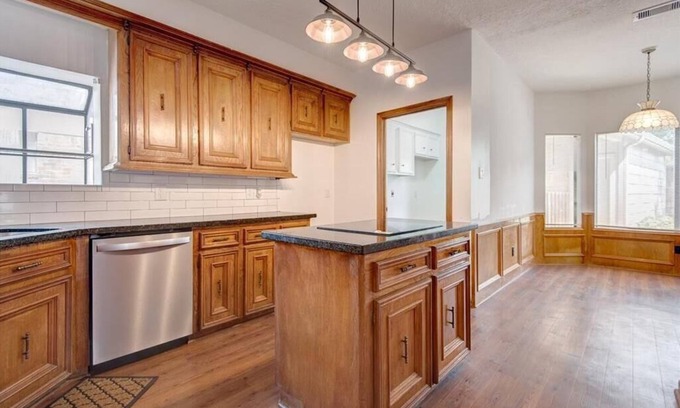 Barker House | Stay at our Charming family home!