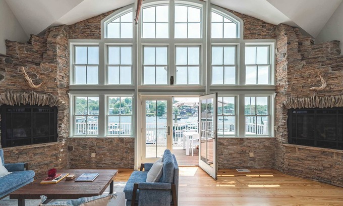 Gloucester House | Stay at Smith Cove Su