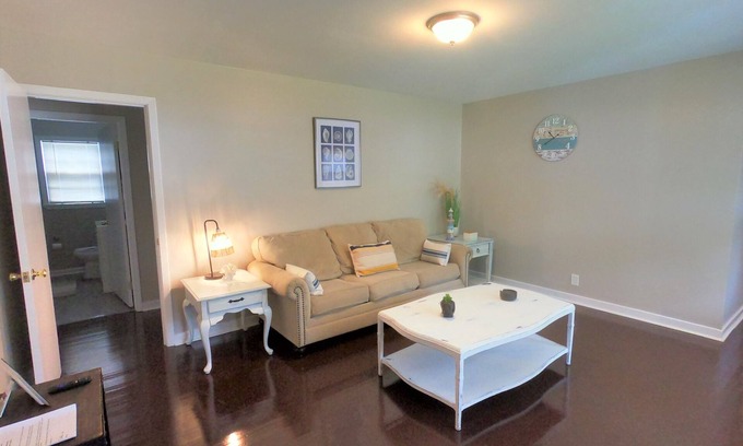 New Castle House | Stay at the Meadows - Remodeled 12 Min to DT