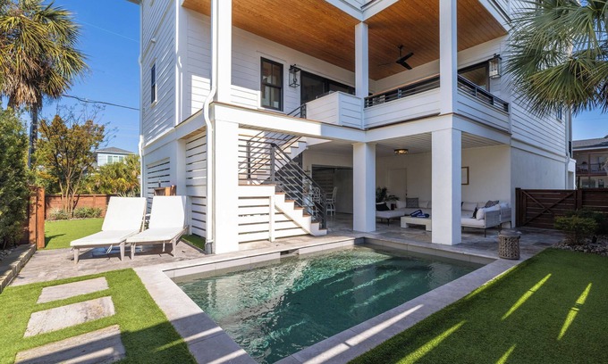 Charleston County House | Stay @ Beach Babe on the Isle of Palms