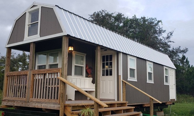 Howey-in-the-Hills House | Stay in a Luxury tiny house with horses in your yard. Private & tranquil