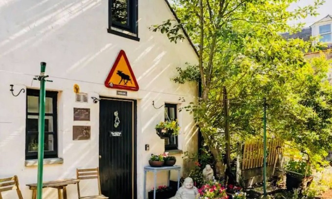 Central Aberdeen Cottage | Stay in A Quirky Old Coal Shed, Right By The Sea In Footdee, Aberdeen