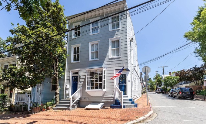 Historic District House | Stay in Historic apartment 2 blocks from Main St with parking - dog-friendly