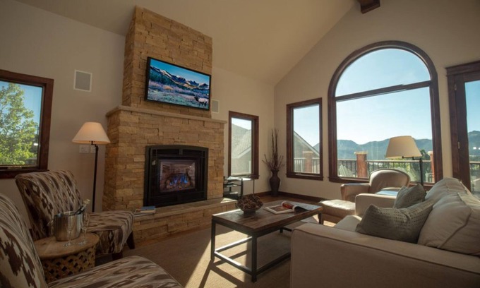 Stanley Hills Condo | Stay in our Feng Shui retreat that you will never want to leave!