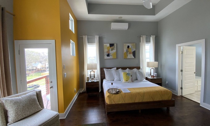 Shelby Hills House | Stay in Style Where the Musicians Live 6-beds, 4-bedroom, 3-bath