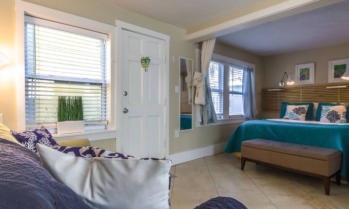 Pass-a-Grille House | Stay just steps to the Beach and Bay on Famous Pass-a-Grille Beach, Fl.