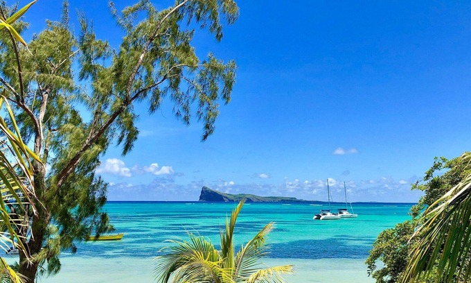 Paradise Valley House | Stay on the Bay at this beautiful Room!