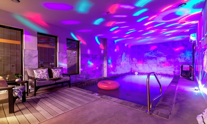 Sevierville Cabin | Stay & Play! Cabin w/Waterpark, Movie Nights & Lazy River