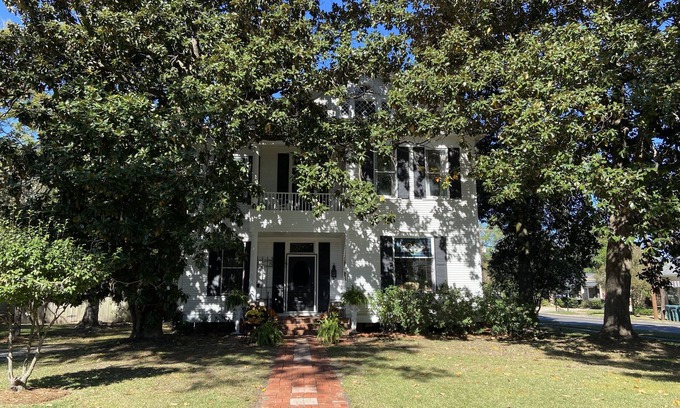 Monroe House | Stay w/Art at Garden District Gem: Neville House