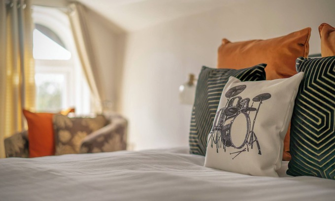 West Derby Apartment | Stay where it all began for The Beatles!