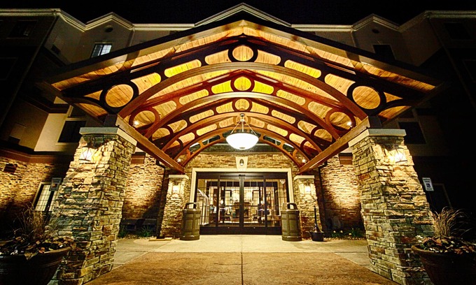 Minot Hotel | Staybridge Suites Minot by IHG