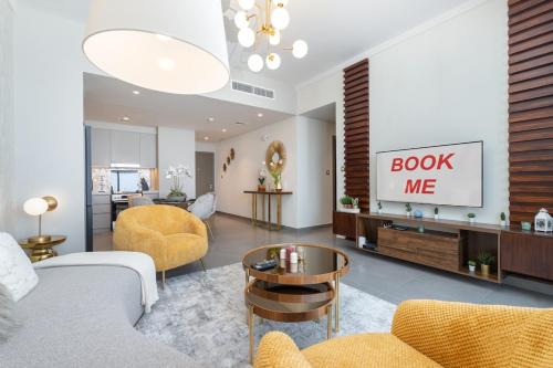 Dubai Apartment | StayShort - Stylish 2-Bed Oasis with Pool in Peaceful Creek Harbour