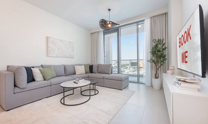 Al Safa Apartment | StayShort - Stylish 3-Bedroom Canal-Front Retreat in Prime Location